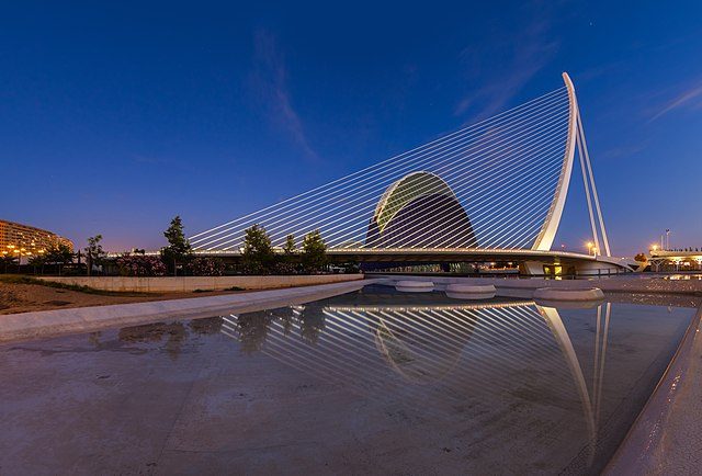 640px-Ágora,_Ciudad_de_las_Artes_y_las_Ciencias,_Valencia,_España,_2014-06-29,_DD_58